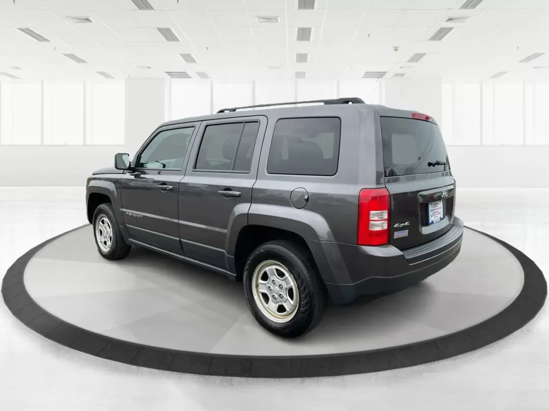2016 Jeep Patriot Sport (1C4NJRBB1GD) with an 2.4L I-4 DOHC engine, located at 1230 East Main St, Xenia, OH, 45385, (937) 908-9800, 39.688026, -83.910172 - Photo#4