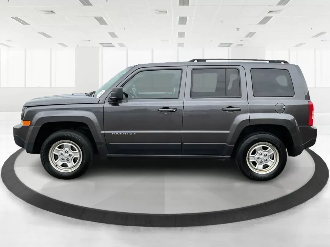 2016 Jeep Patriot Sport (1C4NJRBB1GD) with an 2.4L I-4 DOHC engine, located at 1230 East Main St, Xenia, OH, 45385, (937) 908-9800, 39.688026, -83.910172 - Photo#5