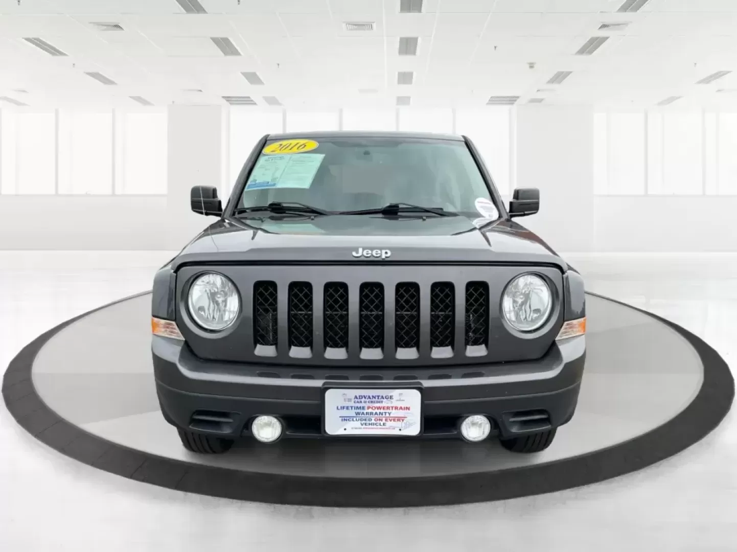2016 Jeep Patriot Sport (1C4NJRBB1GD) with an 2.4L I-4 DOHC engine, located at 1230 East Main St, Xenia, OH, 45385, (937) 908-9800, 39.688026, -83.910172 - 2016 Jeep Patriot Sport - Photo#6