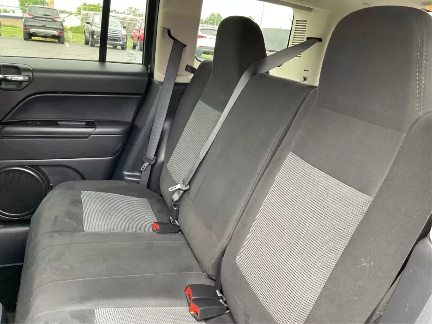 2016 Jeep Patriot Sport (1C4NJRBB1GD) with an 2.4L I-4 DOHC engine, located at 1230 East Main St, Xenia, OH, 45385, (937) 908-9800, 39.688026, -83.910172 - 2016 Jeep Patriot Sport - Photo#9