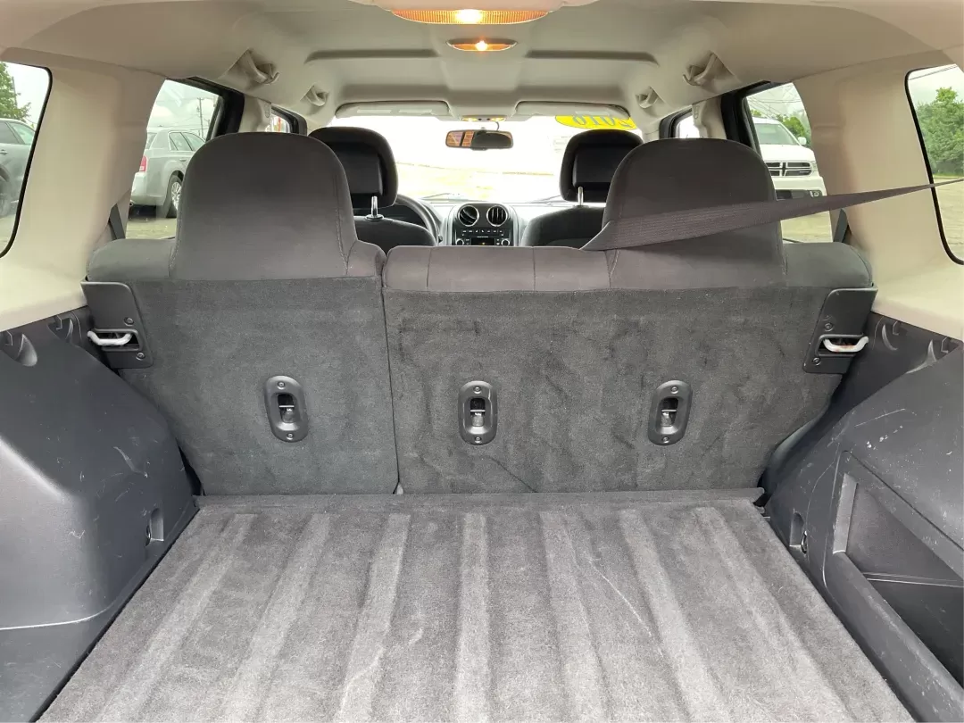 2016 Jeep Patriot Sport (1C4NJRBB1GD) with an 2.4L I-4 DOHC engine, located at 1230 East Main St, Xenia, OH, 45385, (937) 908-9800, 39.688026, -83.910172 - Photo#11