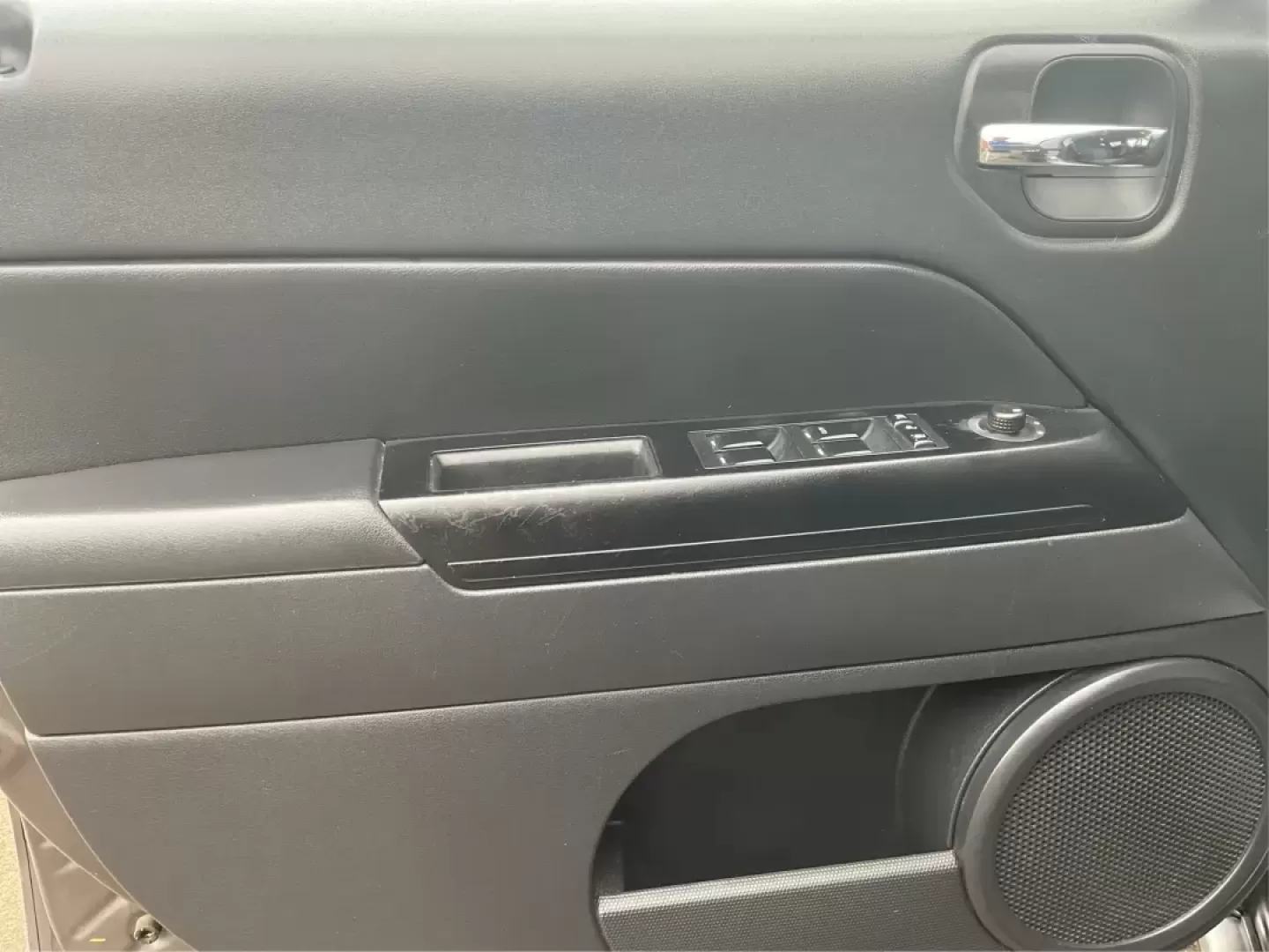 2016 Jeep Patriot Sport (1C4NJRBB1GD) with an 2.4L I-4 DOHC engine, located at 1230 East Main St, Xenia, OH, 45385, (937) 908-9800, 39.688026, -83.910172 - 2016 Jeep Patriot Sport - Photo#16