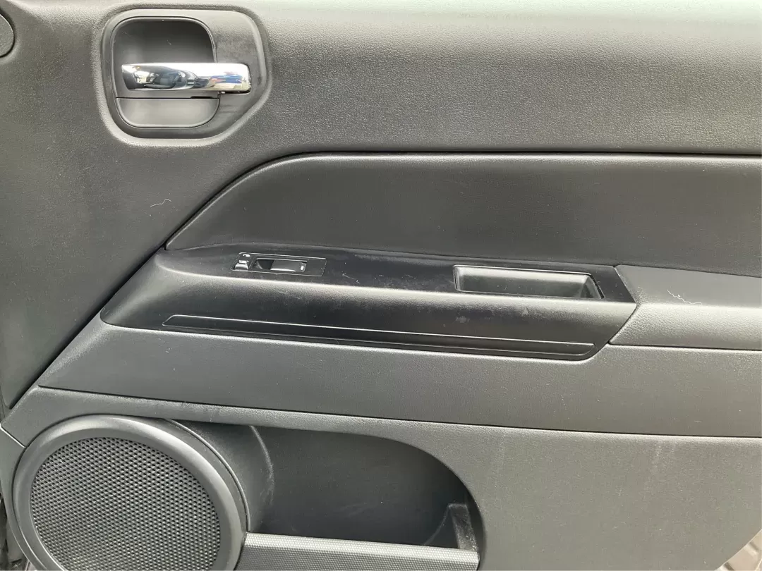 2016 Jeep Patriot Sport (1C4NJRBB1GD) with an 2.4L I-4 DOHC engine, located at 1230 East Main St, Xenia, OH, 45385, (937) 908-9800, 39.688026, -83.910172 - Photo#17