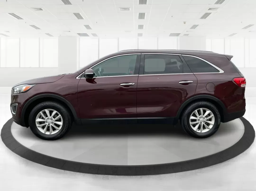 2017 Kia Sorento 3.3L LX (5XYPG4A53HG) with an Lambda II 3.3L V-6 gasoline direct injection engine, located at 880 E. National Road, Vandalia, OH, 45377, (937) 908-9800, 39.891918, -84.183594 - 2017 Kia Sorento 3.3L LX - Photo#5