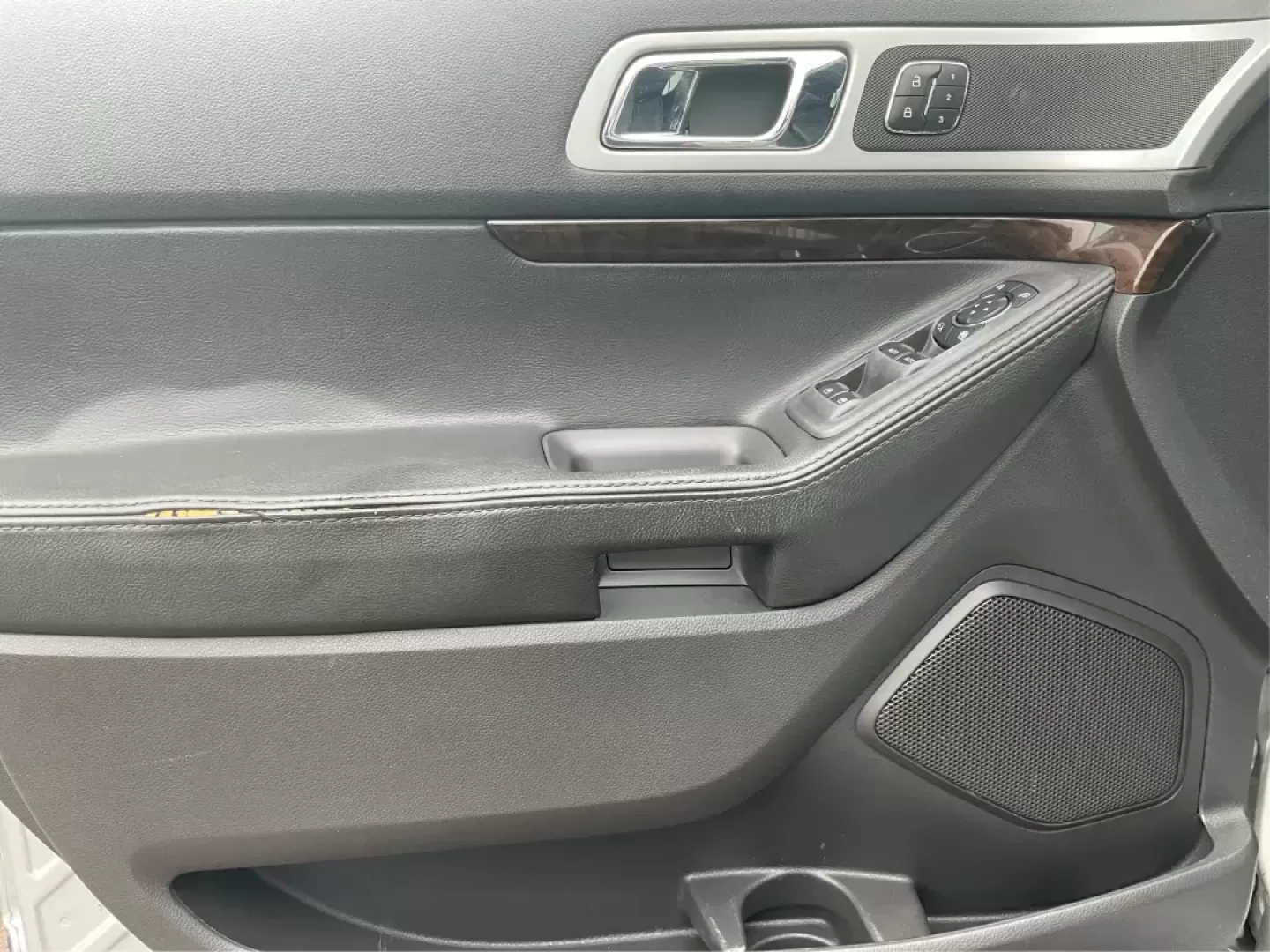 2011 Ford Explorer Limited (1FMHK8F80BG) with an 3.5L V-6 DOHC engine, located at 1951 S Dayton Lakeview Rd., New Carlisle, OH, 45344, (937) 908-9800, 39.890999, -84.050255 - Third Row - Photo#18