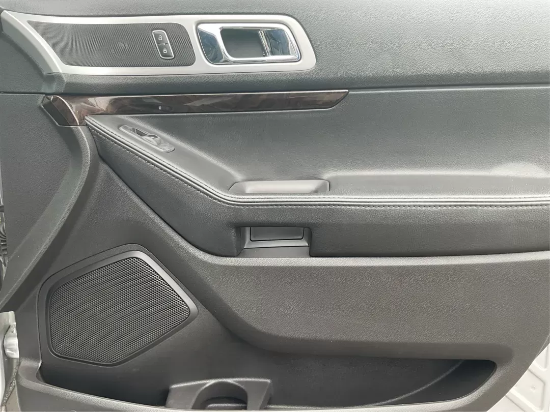 2011 Ford Explorer Limited (1FMHK8F80BG) with an 3.5L V-6 DOHC engine, located at 1951 S Dayton Lakeview Rd., New Carlisle, OH, 45344, (937) 908-9800, 39.890999, -84.050255 - Third Row - Photo#18