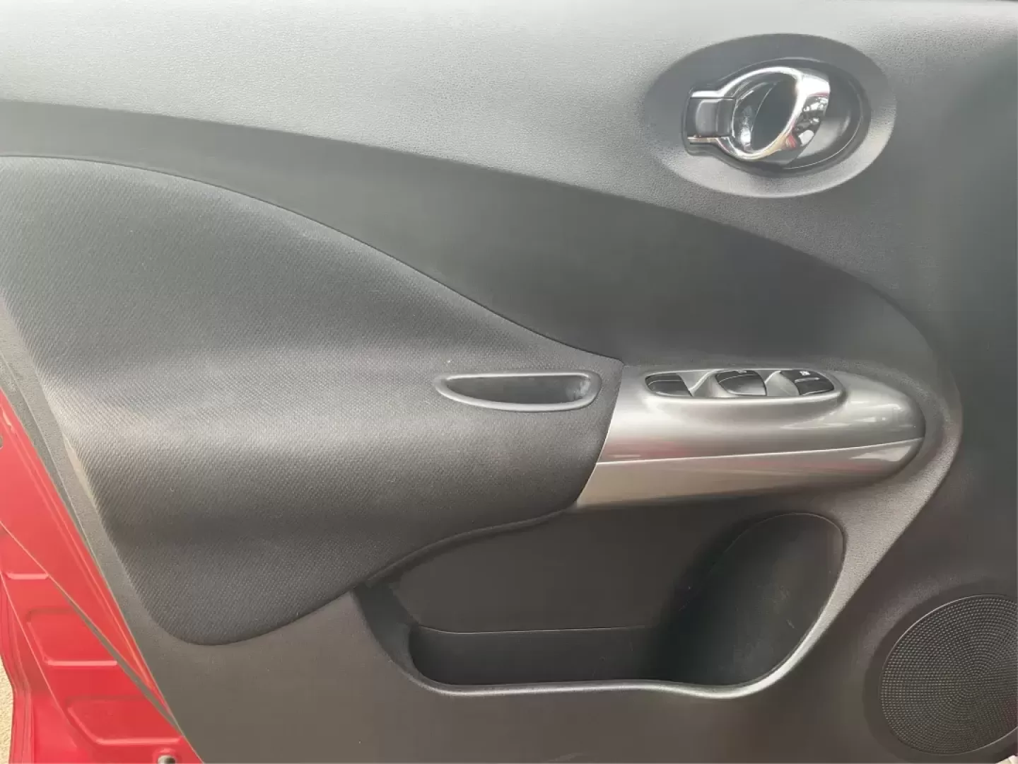 2015 Nissan Juke S (JN8AF5MR1FT) with an 1.6L I-4 gasoline direct injection engine, located at 8750 N County Rd 25A, Piqua, OH, 45356, (937) 908-9800, 40.164391, -84.232513 - One Owner - Photo#16