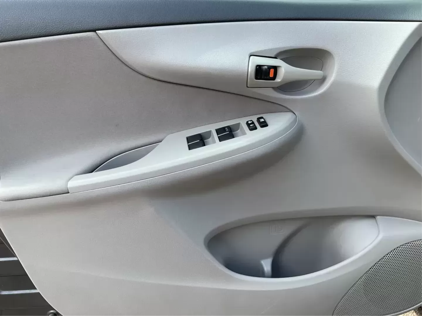 2012 Toyota Corolla LE (2T1BU4EEXCC) with an 1.8L I-4 DOHC engine, located at 401 Woodman Dr, Riverside, OH, 45431, (937) 908-9800, 39.760899, -84.123421 - **Discover Your New Adventure with the 2012 Toyota Corolla LE at Advantage Car and Credit!**<br /> <br /> Are you in the market for a reliable sedan that perfectly balances your daily commute with weekend adventures? Look no further than the 2012 Toyota Corolla LE, available now at Advantage Car and - Photo#16