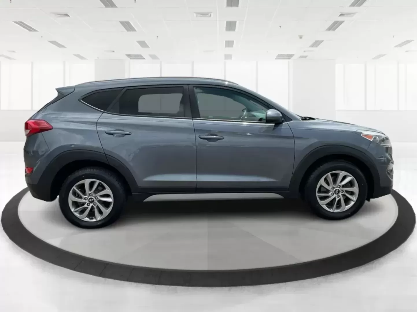 2018 Hyundai Tucson SEL (KM8J3CA44JU) with an Nu 2L I-4 gasoline direct injection engine, located at 1184 Kauffman Ave, Fairborn, OH, 45324, (937) 908-9800, 39.807072, -84.030914 - 2018 Hyundai Tucson SEL - Photo#1