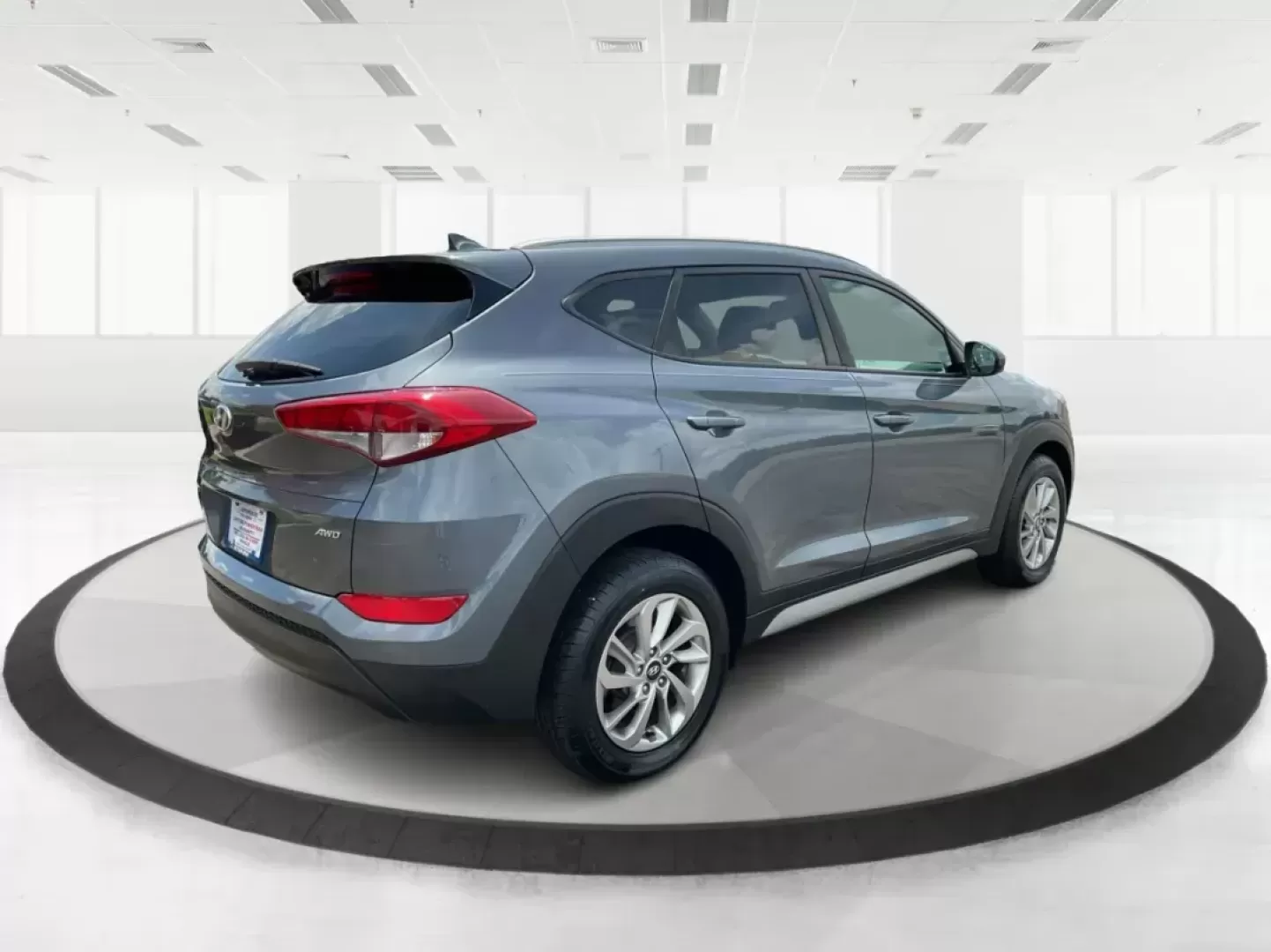 2018 Hyundai Tucson SEL (KM8J3CA44JU) with an Nu 2L I-4 gasoline direct injection engine, located at 1184 Kauffman Ave, Fairborn, OH, 45324, (937) 908-9800, 39.807072, -84.030914 - 2018 Hyundai Tucson SEL - Photo#2