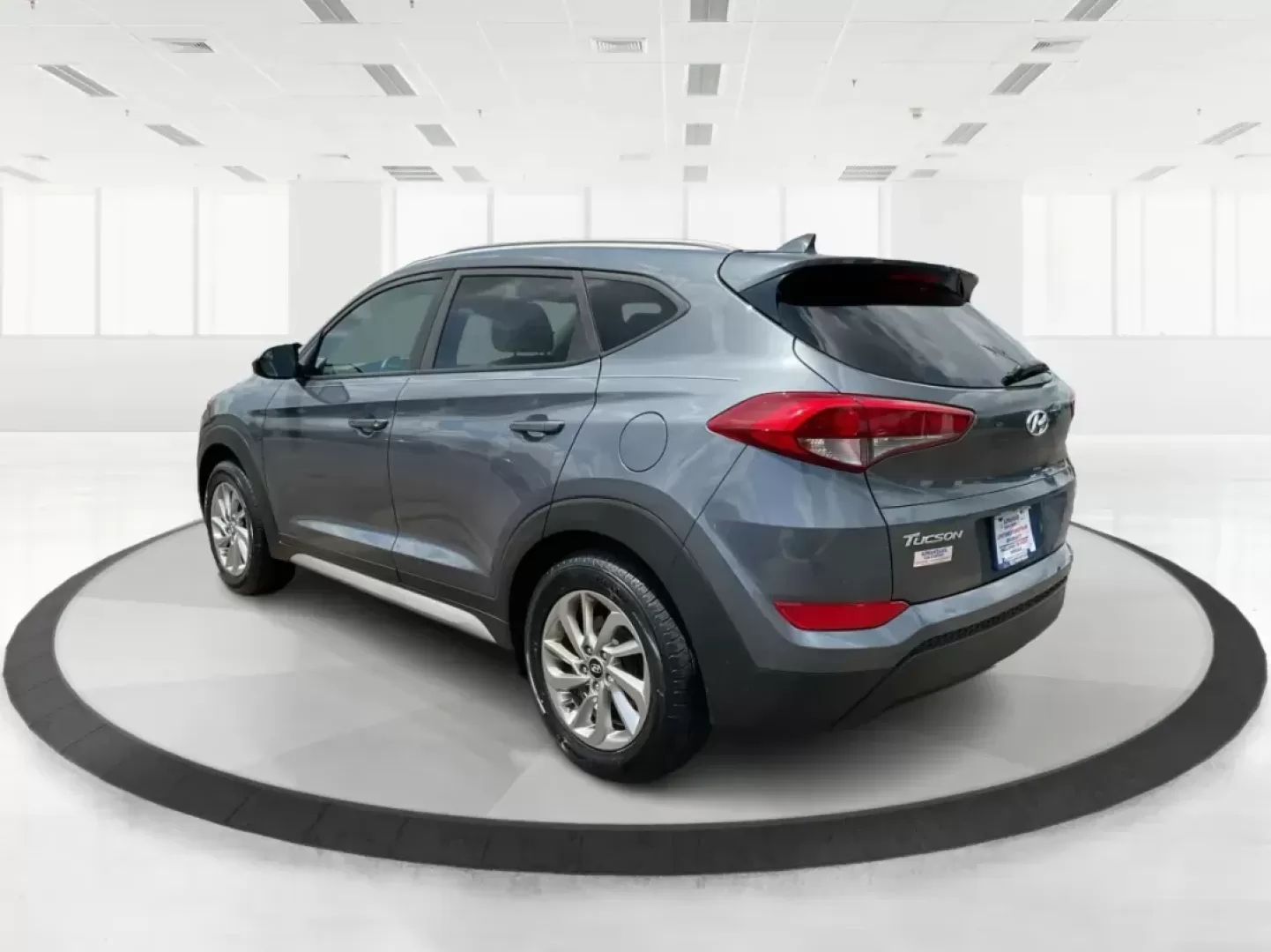 2018 Hyundai Tucson SEL (KM8J3CA44JU) with an Nu 2L I-4 gasoline direct injection engine, located at 1184 Kauffman Ave, Fairborn, OH, 45324, (937) 908-9800, 39.807072, -84.030914 - 2018 Hyundai Tucson SEL - Photo#4