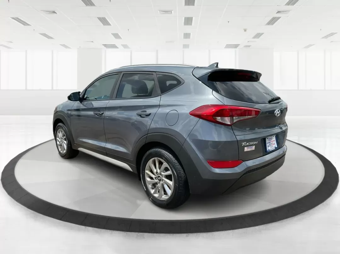 2018 Hyundai Tucson SEL (KM8J3CA44JU) with an Nu 2L I-4 gasoline direct injection engine, located at 1184 Kauffman Ave, Fairborn, OH, 45324, (937) 908-9800, 39.807072, -84.030914 - Photo#4