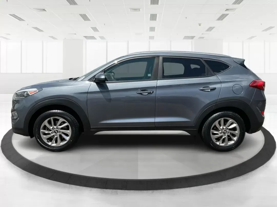 2018 Hyundai Tucson SEL (KM8J3CA44JU) with an Nu 2L I-4 gasoline direct injection engine, located at 1184 Kauffman Ave, Fairborn, OH, 45324, (937) 908-9800, 39.807072, -84.030914 - Photo#5
