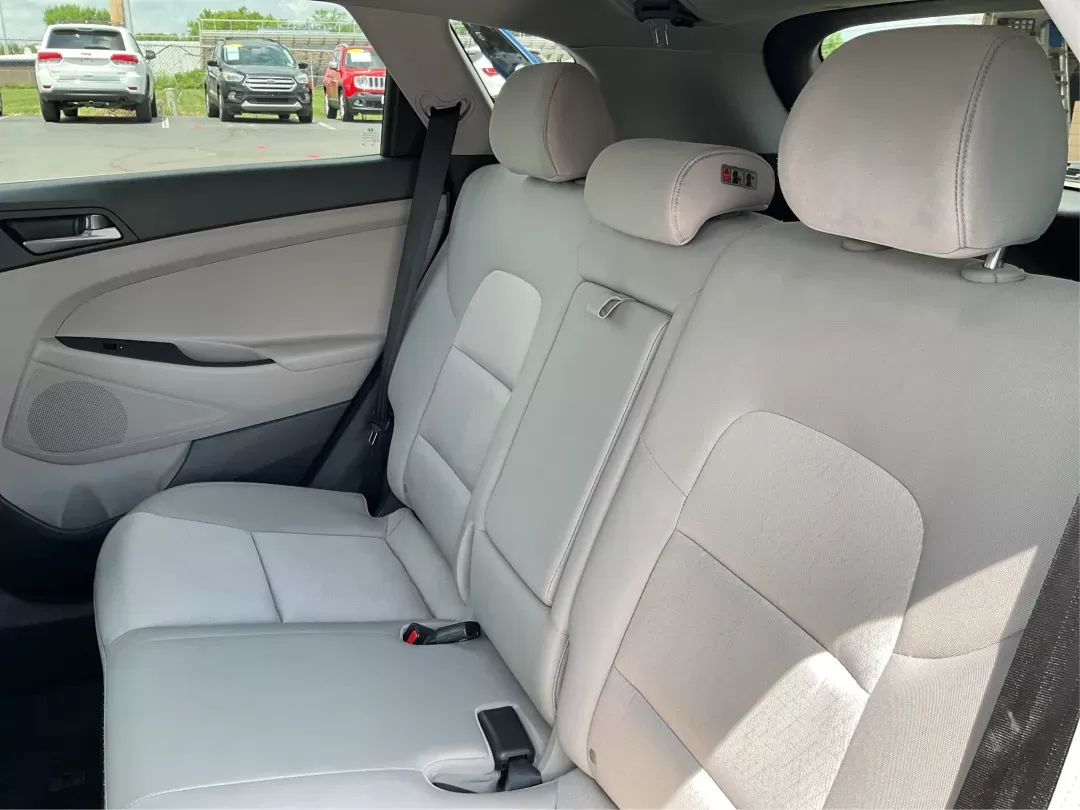 2018 Hyundai Tucson SEL (KM8J3CA44JU) with an Nu 2L I-4 gasoline direct injection engine, located at 1184 Kauffman Ave, Fairborn, OH, 45324, (937) 908-9800, 39.807072, -84.030914 - Photo#9