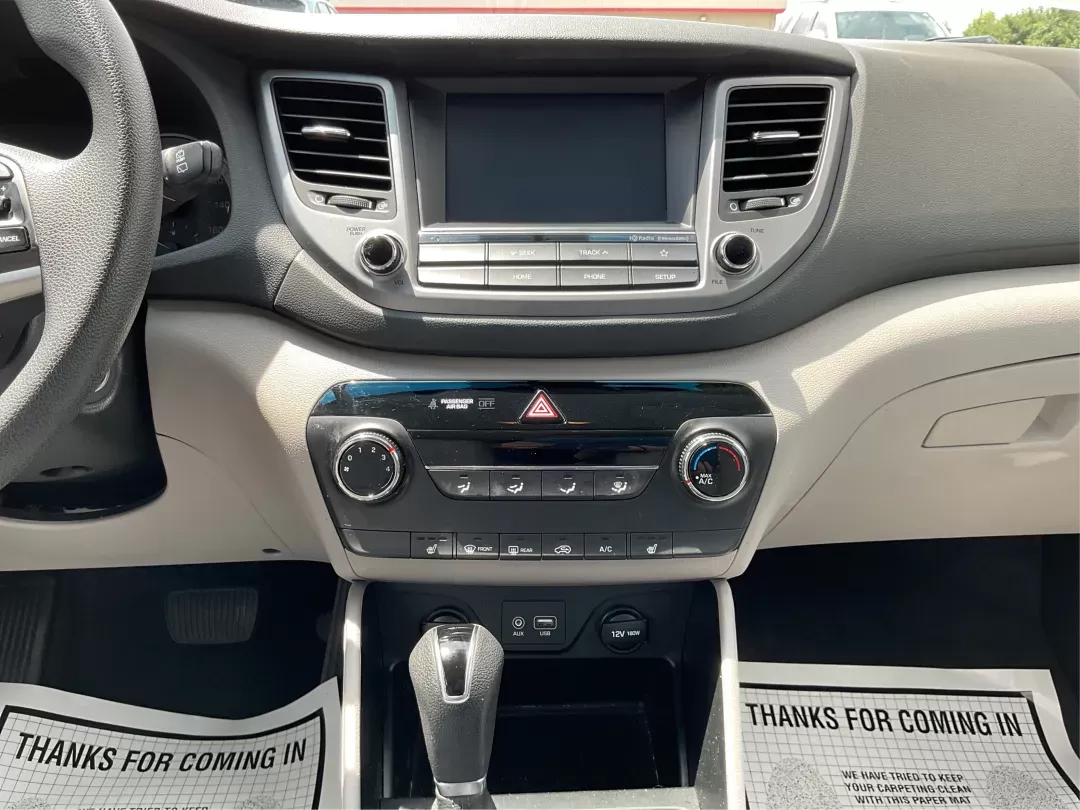 2018 Hyundai Tucson SEL (KM8J3CA44JU) with an Nu 2L I-4 gasoline direct injection engine, located at 1184 Kauffman Ave, Fairborn, OH, 45324, (937) 908-9800, 39.807072, -84.030914 - Photo#12