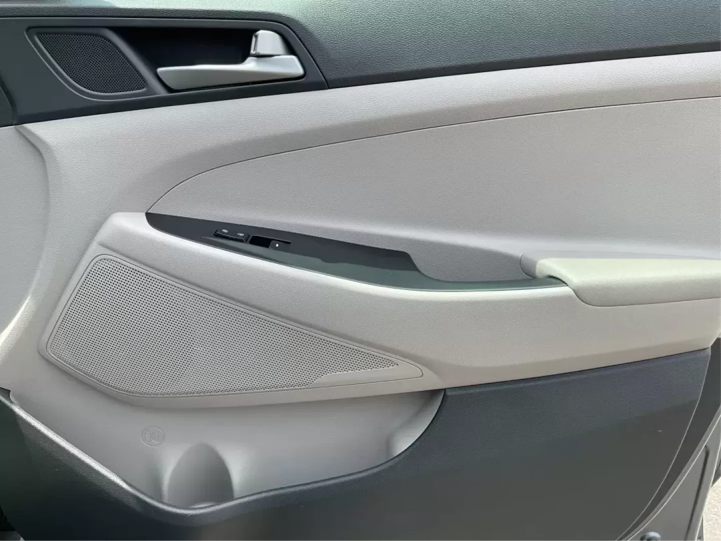 2018 Hyundai Tucson SEL (KM8J3CA44JU) with an Nu 2L I-4 gasoline direct injection engine, located at 1184 Kauffman Ave, Fairborn, OH, 45324, (937) 908-9800, 39.807072, -84.030914 - 2018 Hyundai Tucson SEL - Photo#18