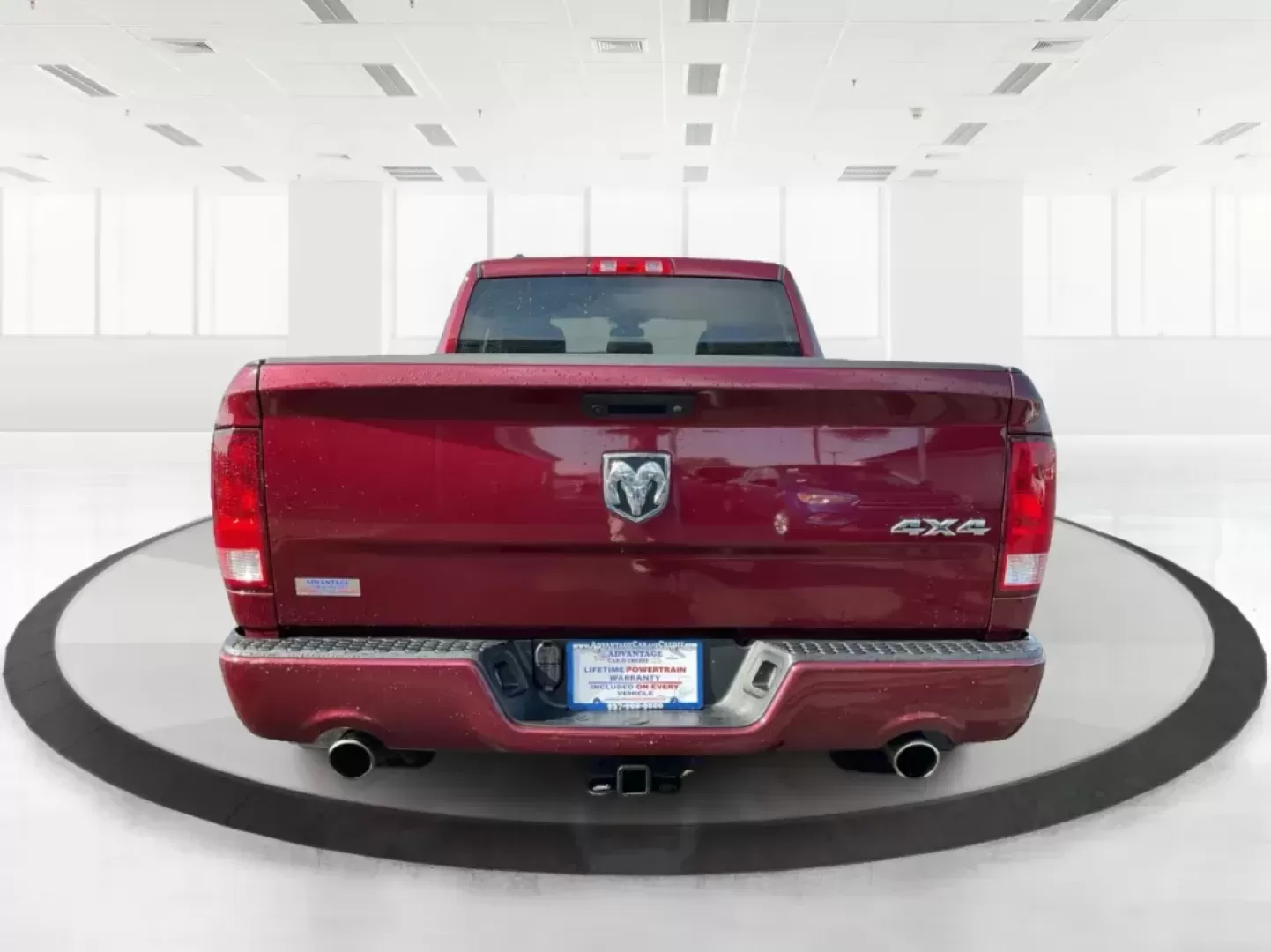 2018 Ram 1500 Express Quad Cab 4x4 6'4 Box (1C6RR7FT8JS) with an Other engine, located at 880 E. National Road, Vandalia, OH, 45377, (937) 908-9800, 39.891918, -84.183594 - 2018 Ram 1500 Express Quad Cab 4x4 6'4 Box - Photo#3