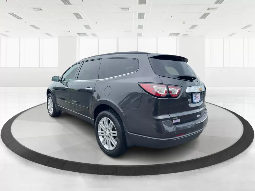 2015 Chevrolet Traverse 1LT (1GNKVGKD8FJ) with an 3.6L V-6 gasoline direct injection engine, located at 4508 South Dixie Dr, Moraine, OH, 45439, (937) 908-9800, 39.689976, -84.218452 - Photo#4