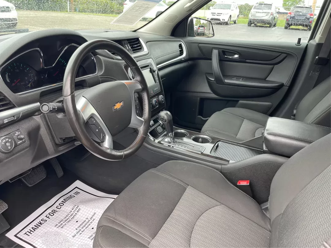 2015 Chevrolet Traverse 1LT (1GNKVGKD8FJ) with an 3.6L V-6 gasoline direct injection engine, located at 4508 South Dixie Dr, Moraine, OH, 45439, (937) 908-9800, 39.689976, -84.218452 - Photo#8