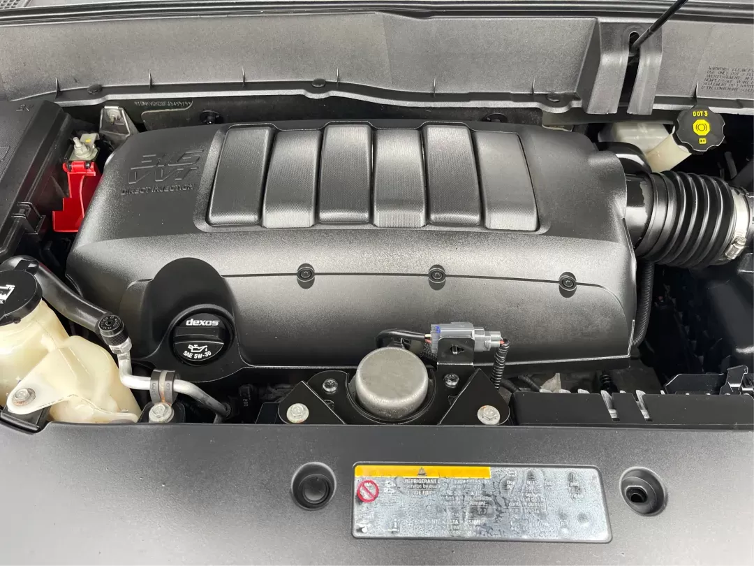 2015 Chevrolet Traverse 1LT (1GNKVGKD8FJ) with an 3.6L V-6 gasoline direct injection engine, located at 4508 South Dixie Dr, Moraine, OH, 45439, (937) 908-9800, 39.689976, -84.218452 - Photo#10