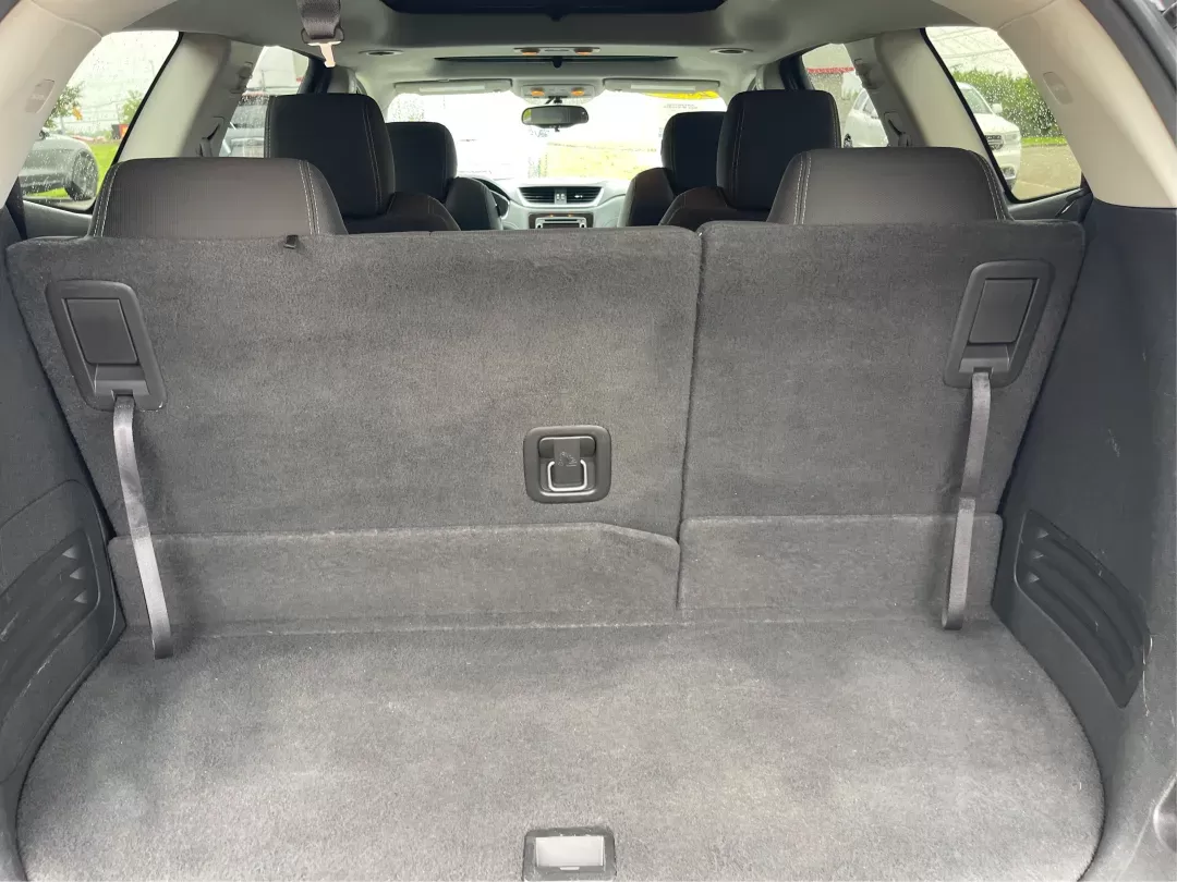 2015 Chevrolet Traverse 1LT (1GNKVGKD8FJ) with an 3.6L V-6 gasoline direct injection engine, located at 4508 South Dixie Dr, Moraine, OH, 45439, (937) 908-9800, 39.689976, -84.218452 - Photo#11