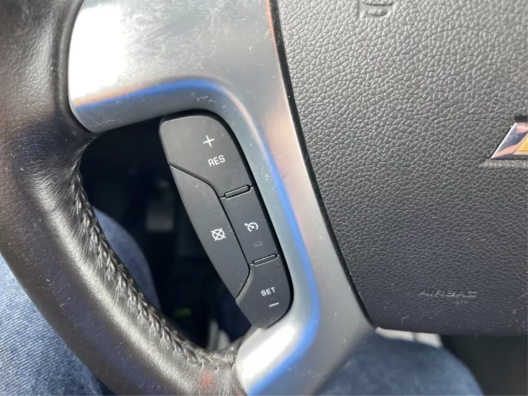 2015 Chevrolet Traverse 1LT (1GNKVGKD8FJ) with an 3.6L V-6 gasoline direct injection engine, located at 4508 South Dixie Dr, Moraine, OH, 45439, (937) 908-9800, 39.689976, -84.218452 - Photo#15