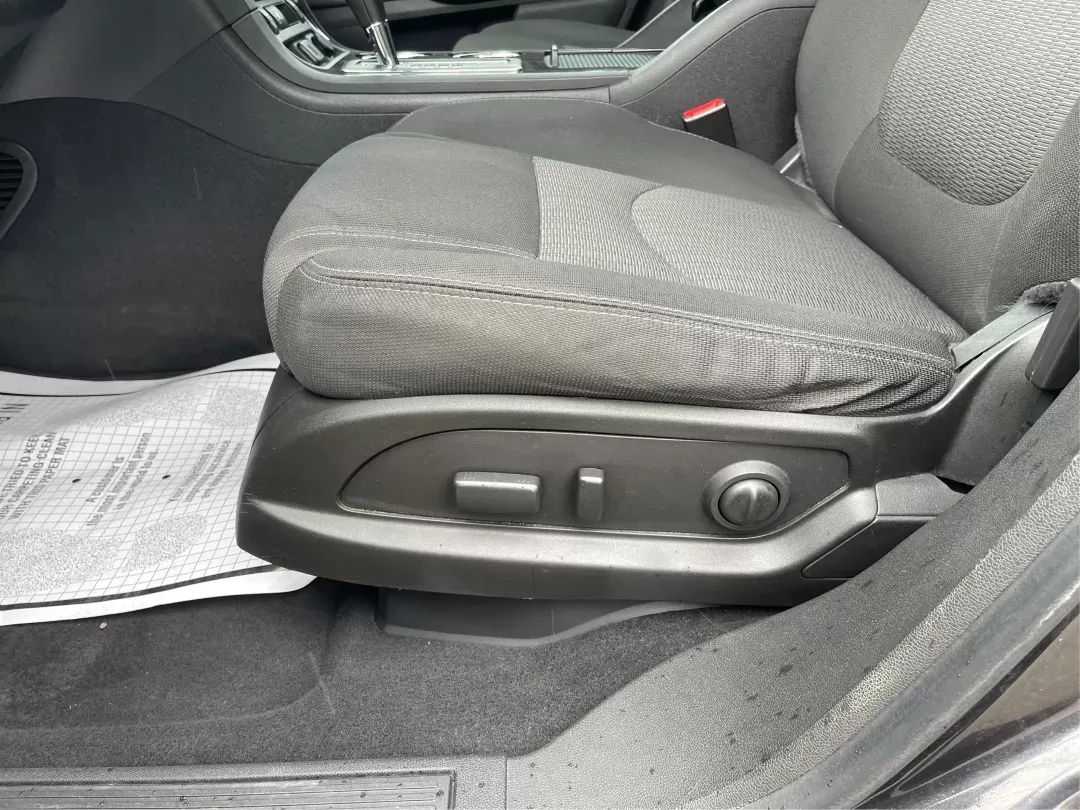 2015 Chevrolet Traverse 1LT (1GNKVGKD8FJ) with an 3.6L V-6 gasoline direct injection engine, located at 4508 South Dixie Dr, Moraine, OH, 45439, (937) 908-9800, 39.689976, -84.218452 - Photo#17