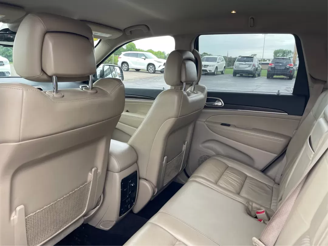 2016 Jeep Grand Cherokee Limited (1C4RJFBG9GC) with an Other engine, located at 1230 East Main St, Xenia, OH, 45385, (937) 908-9800, 39.688026, -83.910172 - Photo#9