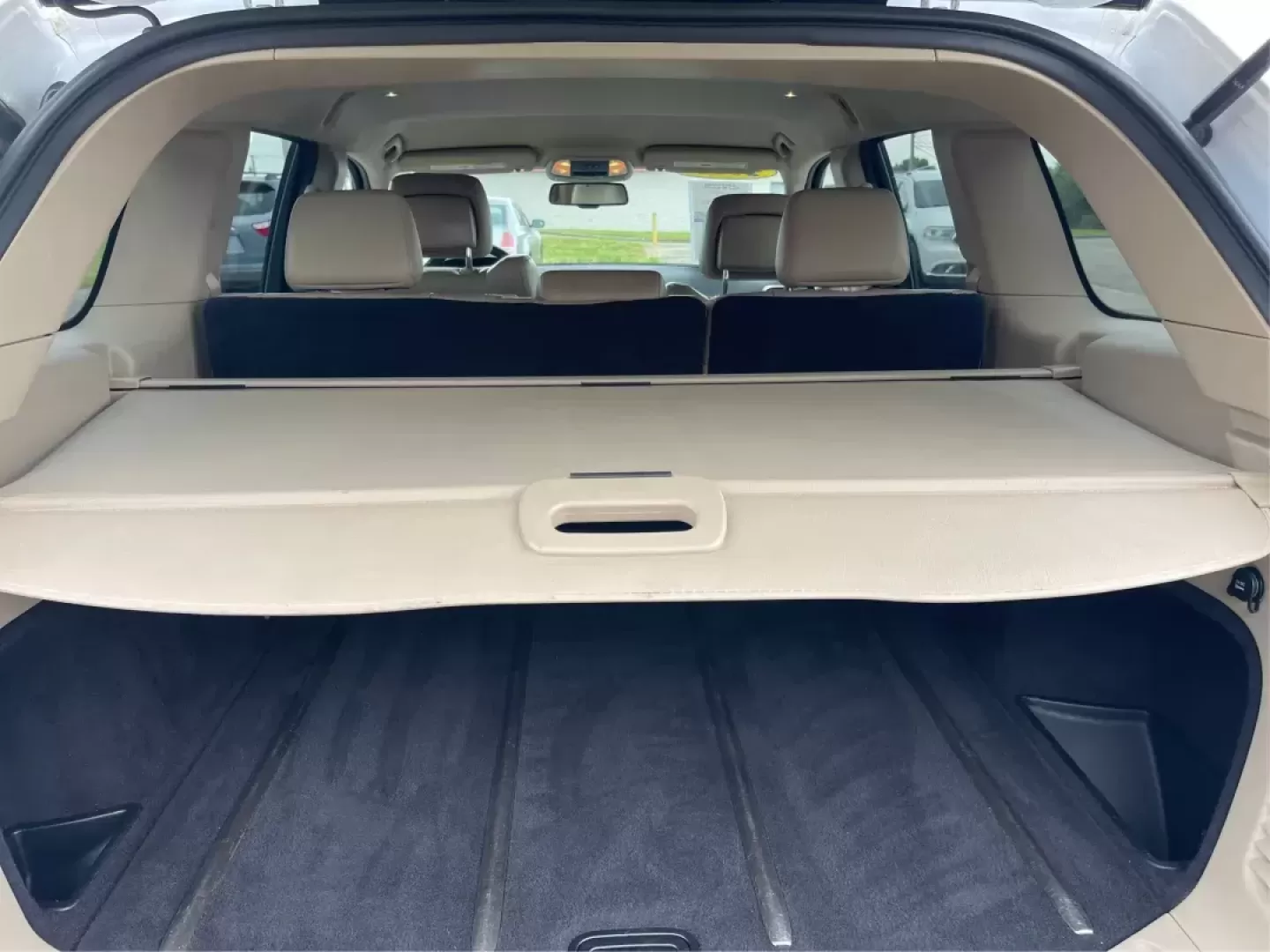 2016 Jeep Grand Cherokee Limited (1C4RJFBG9GC) with an Other engine, located at 1230 East Main St, Xenia, OH, 45385, (937) 908-9800, 39.688026, -83.910172 - ### Discover Adventure with the 2016 Jeep Grand Cherokee Limited at Advantage Car and Credit in Fairborn, OH!<br /> <br /> Are you ready to elevate your weekend adventures or tackle your daily commute with style and confidence? The 2016 Jeep Grand Cherokee Limited is the perfect SUV for those who cr - Photo#11