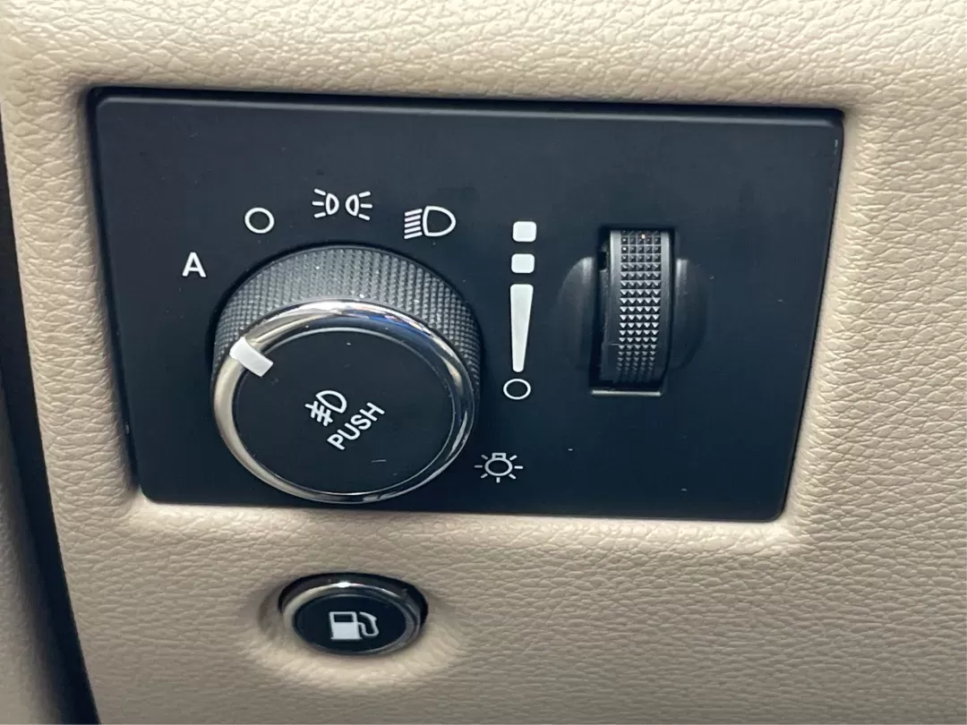 2016 Jeep Grand Cherokee Limited (1C4RJFBG9GC) with an Other engine, located at 1230 East Main St, Xenia, OH, 45385, (937) 908-9800, 39.688026, -83.910172 - Photo#16