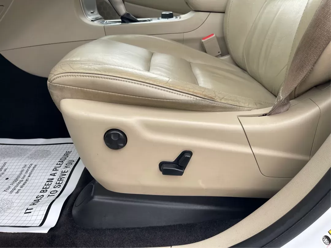 2016 Jeep Grand Cherokee Limited (1C4RJFBG9GC) with an Other engine, located at 1230 East Main St, Xenia, OH, 45385, (937) 908-9800, 39.688026, -83.910172 - Photo#17