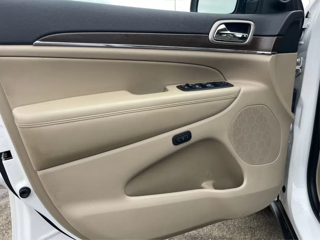 2016 Jeep Grand Cherokee Limited (1C4RJFBG9GC) with an Other engine, located at 1230 East Main St, Xenia, OH, 45385, (937) 908-9800, 39.688026, -83.910172 - Photo#18