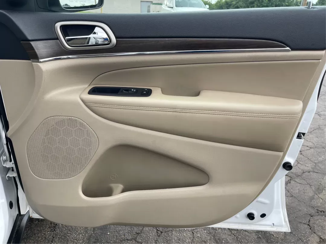 2016 Jeep Grand Cherokee Limited (1C4RJFBG9GC) with an Other engine, located at 1230 East Main St, Xenia, OH, 45385, (937) 908-9800, 39.688026, -83.910172 - Photo#19