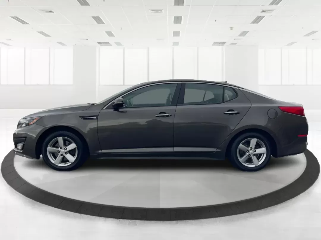 2014 Kia Optima LX (5XXGM4A77EG) with an Theta II 2.4L I-4 gasoline direct injection engine, located at 401 Woodman Dr, Riverside, OH, 45431, (937) 908-9800, 39.760899, -84.123421 - Photo#5