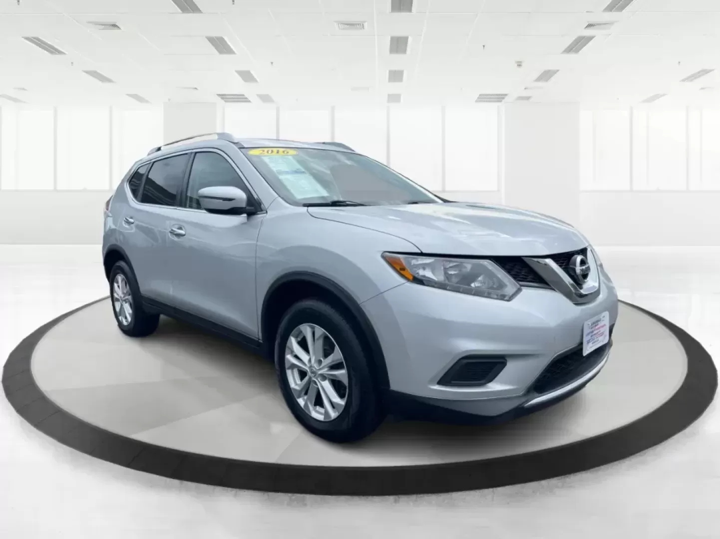 2016 Nissan Rogue SV (KNMAT2MV9GP) with an 2.5L I-4 DOHC engine, located at 1184 Kauffman Ave, Fairborn, OH, 45324, (937) 908-9800, 39.807072, -84.030914 - Photo#0