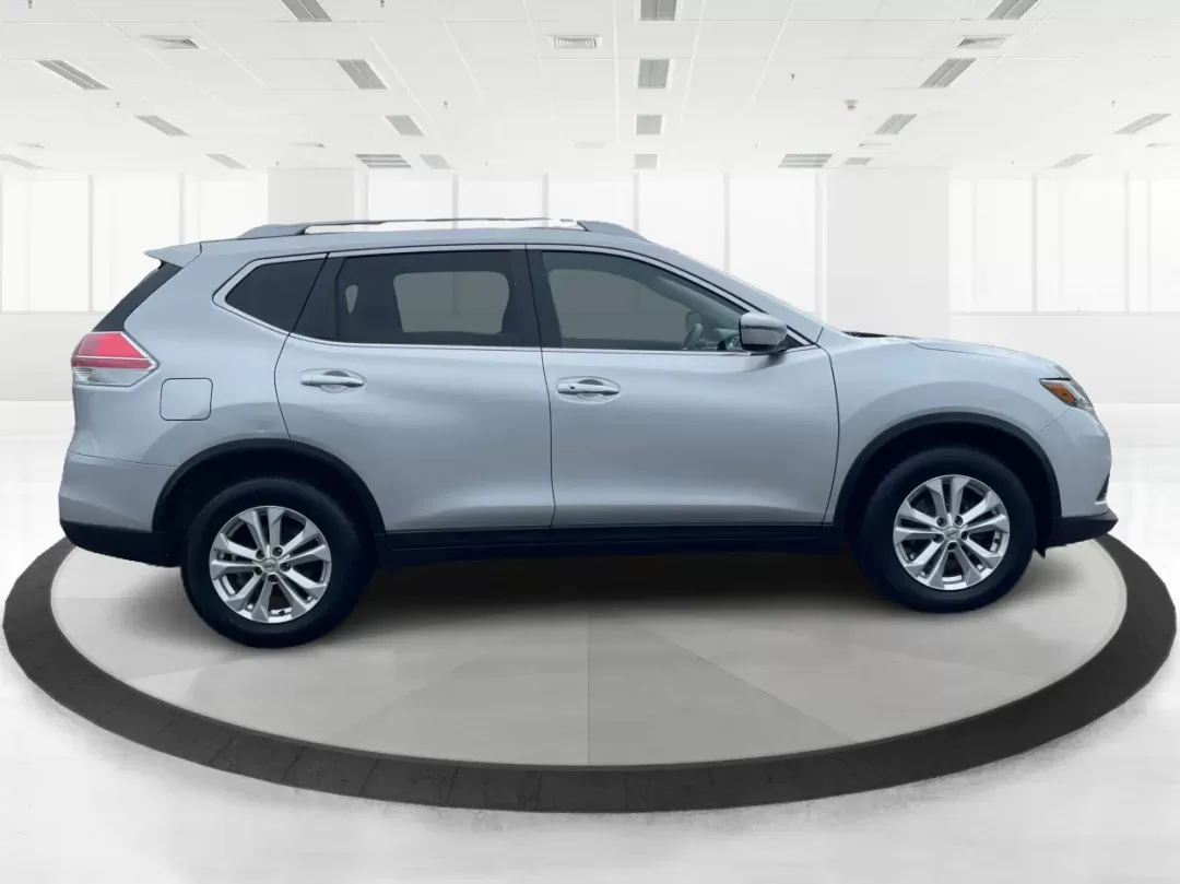 2016 Nissan Rogue SV (KNMAT2MV9GP) with an 2.5L I-4 DOHC engine, located at 1184 Kauffman Ave, Fairborn, OH, 45324, (937) 908-9800, 39.807072, -84.030914 - 2016 Nissan Rogue SV - Photo#1
