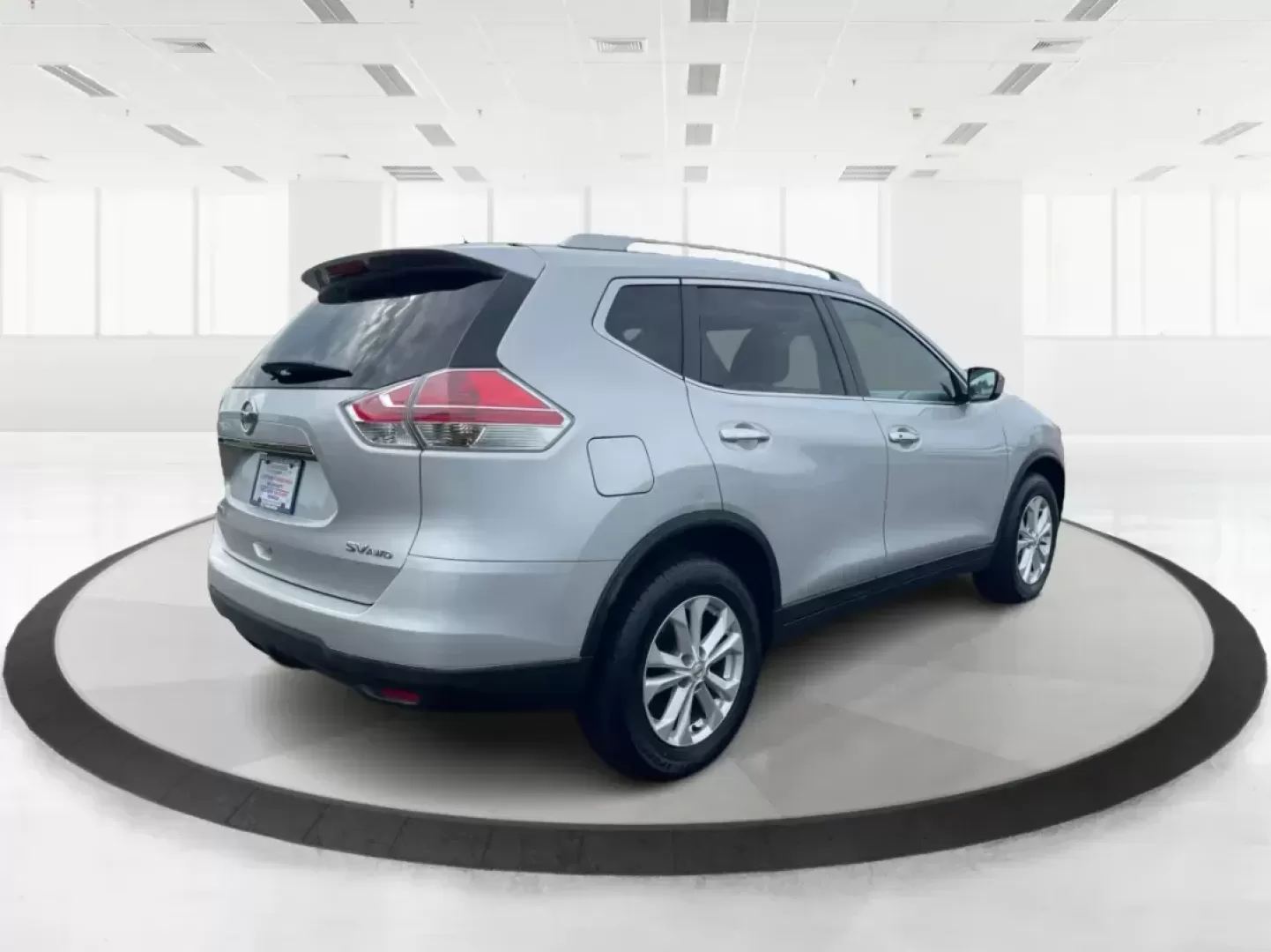 2016 Nissan Rogue SV (KNMAT2MV9GP) with an 2.5L I-4 DOHC engine, located at 1184 Kauffman Ave, Fairborn, OH, 45324, (937) 908-9800, 39.807072, -84.030914 - Photo#2