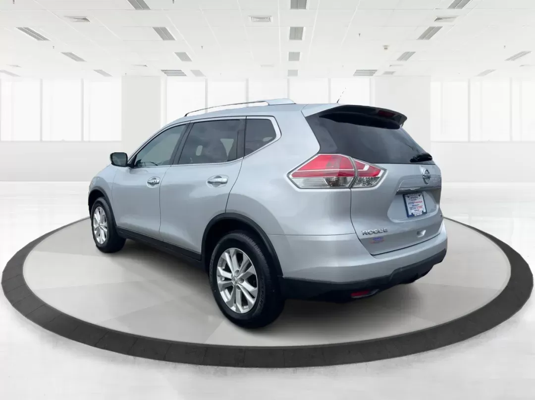 2016 Nissan Rogue SV (KNMAT2MV9GP) with an 2.5L I-4 DOHC engine, located at 1184 Kauffman Ave, Fairborn, OH, 45324, (937) 908-9800, 39.807072, -84.030914 - 2016 Nissan Rogue SV - Photo#4