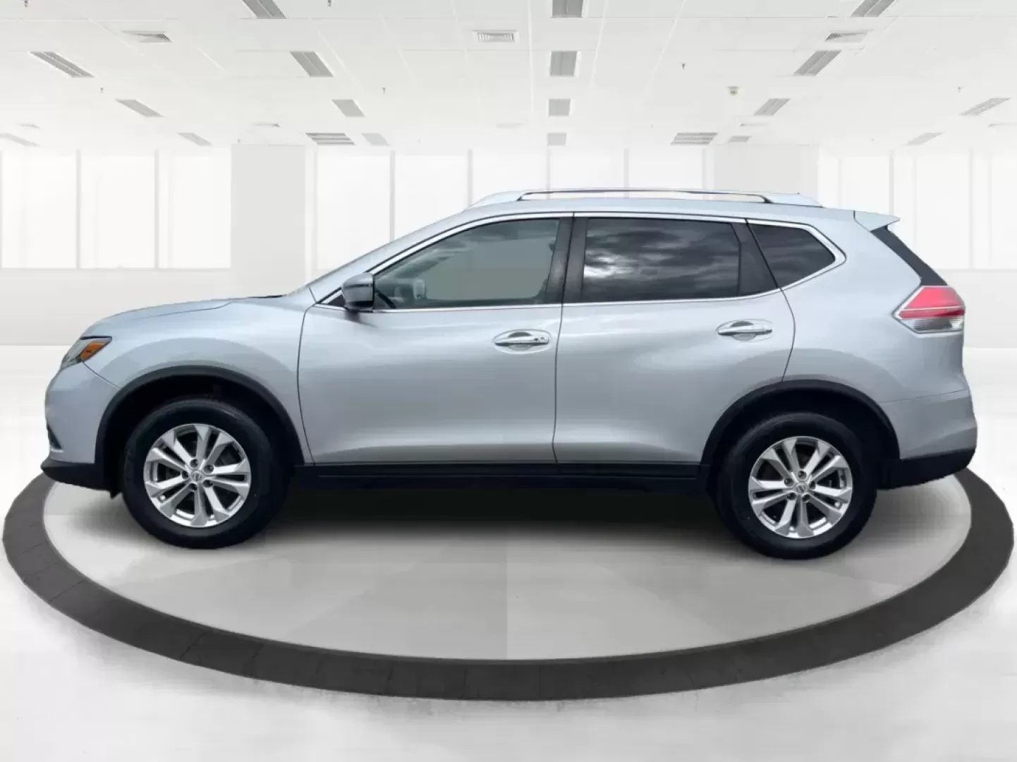 2016 Nissan Rogue SV (KNMAT2MV9GP) with an 2.5L I-4 DOHC engine, located at 1184 Kauffman Ave, Fairborn, OH, 45324, (937) 908-9800, 39.807072, -84.030914 - Photo#5