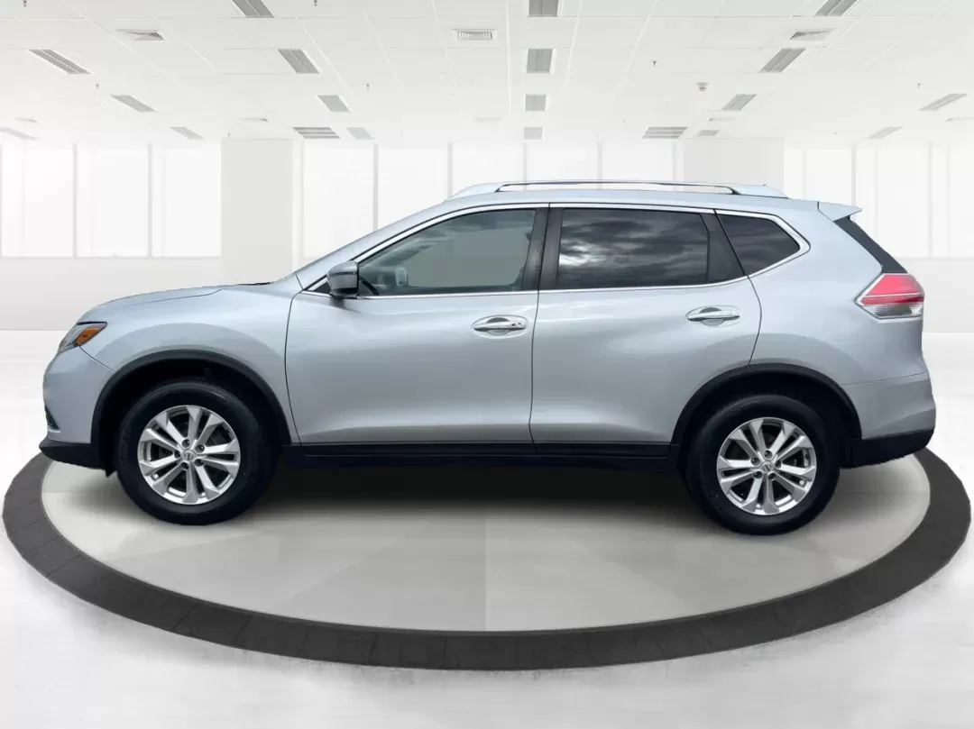 2016 Nissan Rogue SV (KNMAT2MV9GP) with an 2.5L I-4 DOHC engine, located at 1184 Kauffman Ave, Fairborn, OH, 45324, (937) 908-9800, 39.807072, -84.030914 - 2016 Nissan Rogue SV - Photo#5