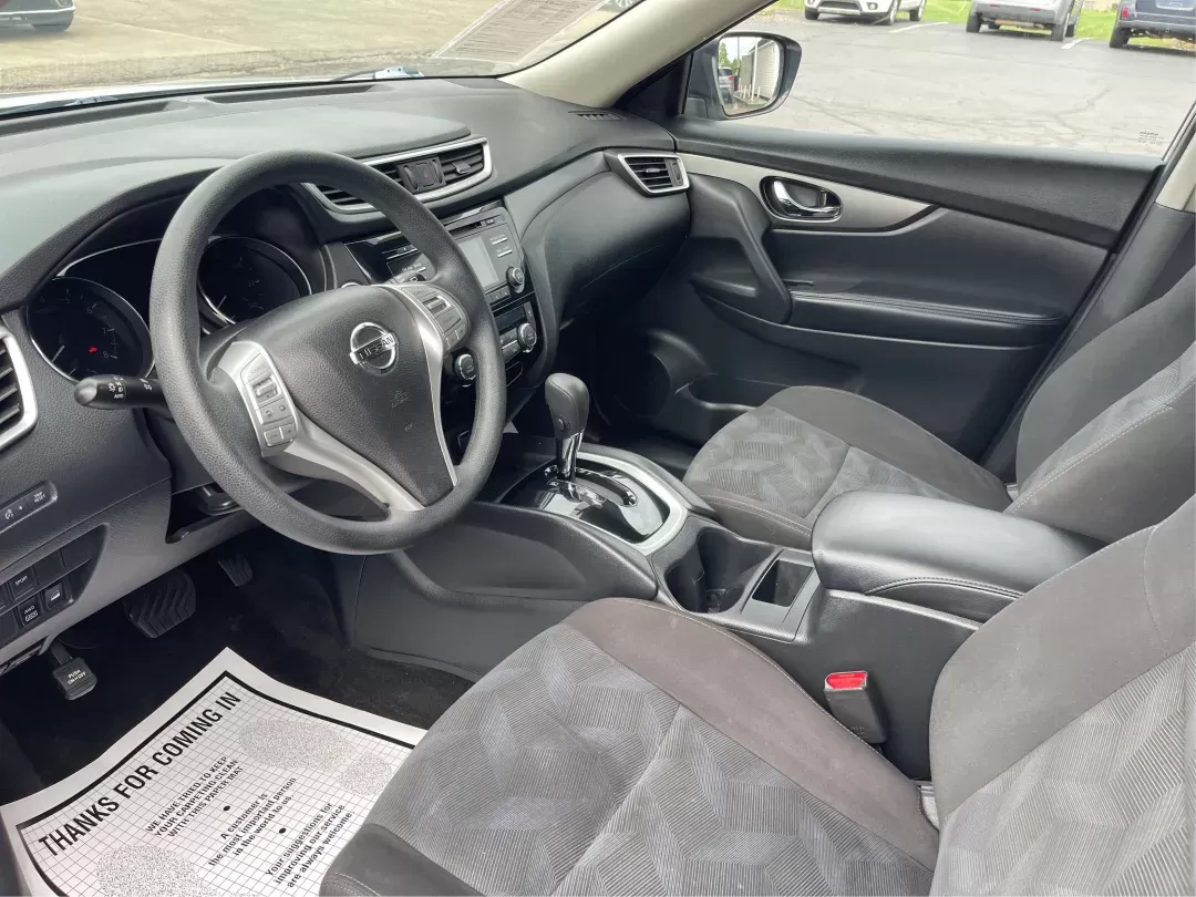 2016 Nissan Rogue SV (KNMAT2MV9GP) with an 2.5L I-4 DOHC engine, located at 1184 Kauffman Ave, Fairborn, OH, 45324, (937) 908-9800, 39.807072, -84.030914 - 2016 Nissan Rogue SV - Photo#8
