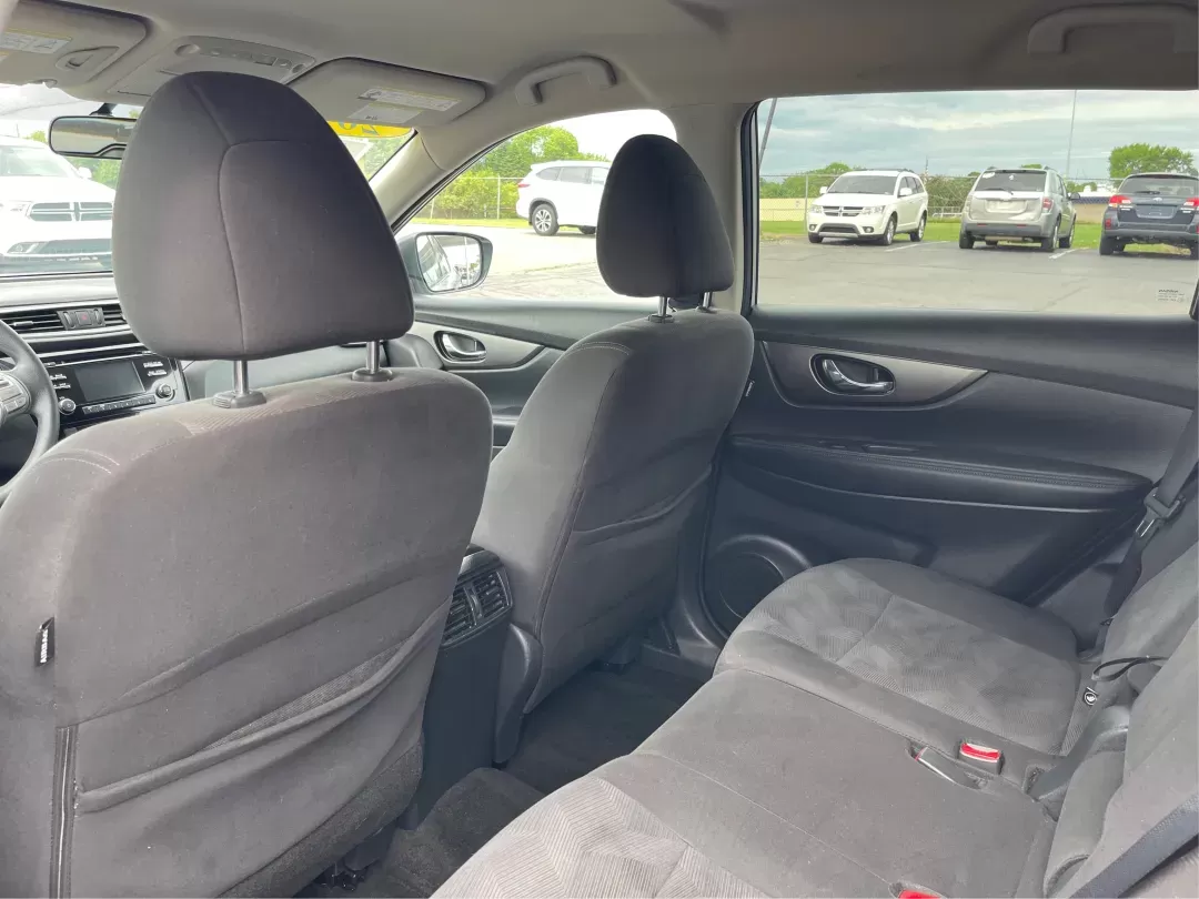 2016 Nissan Rogue SV (KNMAT2MV9GP) with an 2.5L I-4 DOHC engine, located at 1184 Kauffman Ave, Fairborn, OH, 45324, (937) 908-9800, 39.807072, -84.030914 - 2016 Nissan Rogue SV - Photo#9