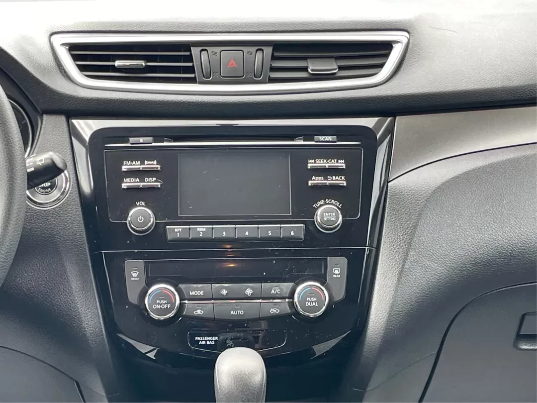 2016 Nissan Rogue SV (KNMAT2MV9GP) with an 2.5L I-4 DOHC engine, located at 1184 Kauffman Ave, Fairborn, OH, 45324, (937) 908-9800, 39.807072, -84.030914 - 2016 Nissan Rogue SV - Photo#12