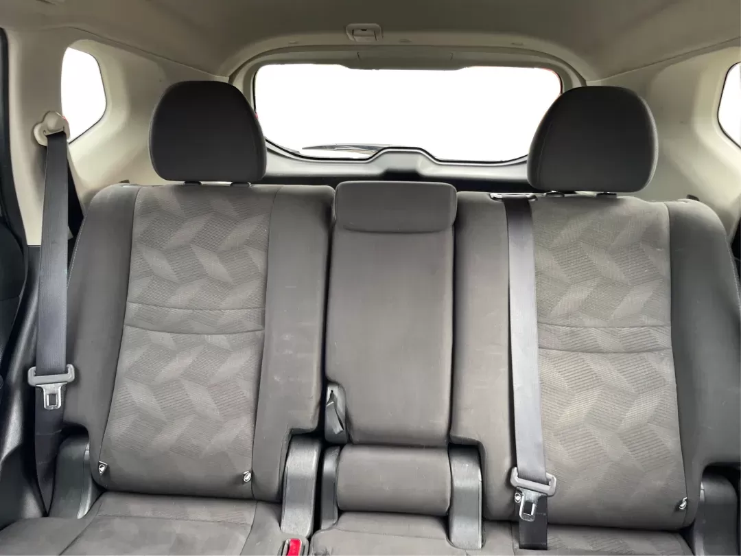 2016 Nissan Rogue SV (KNMAT2MV9GP) with an 2.5L I-4 DOHC engine, located at 1184 Kauffman Ave, Fairborn, OH, 45324, (937) 908-9800, 39.807072, -84.030914 - 2016 Nissan Rogue SV - Photo#13