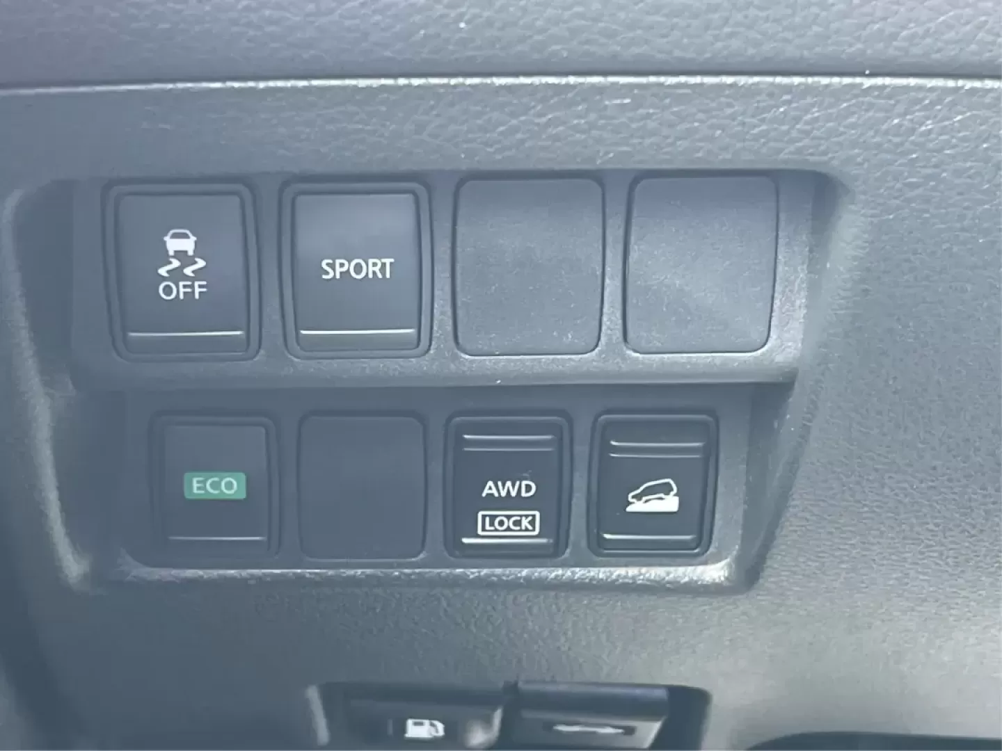 2016 Nissan Rogue SV (KNMAT2MV9GP) with an 2.5L I-4 DOHC engine, located at 1184 Kauffman Ave, Fairborn, OH, 45324, (937) 908-9800, 39.807072, -84.030914 - Photo#16