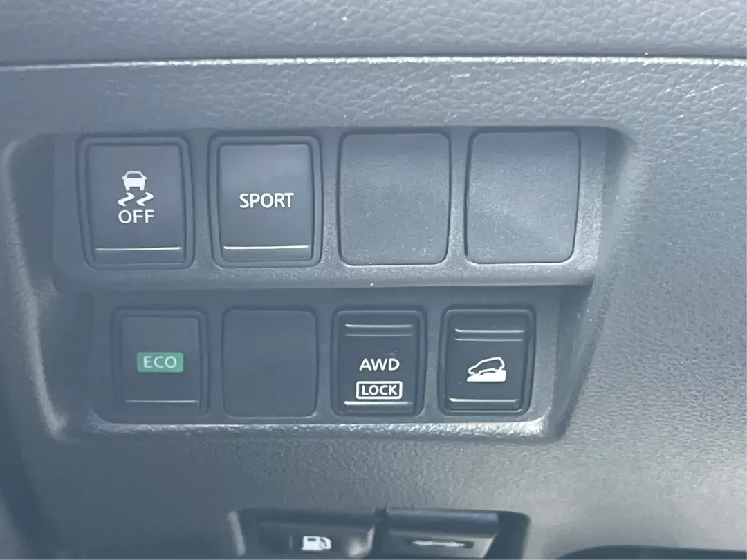 2016 Nissan Rogue SV (KNMAT2MV9GP) with an 2.5L I-4 DOHC engine, located at 1184 Kauffman Ave, Fairborn, OH, 45324, (937) 908-9800, 39.807072, -84.030914 - 2016 Nissan Rogue SV - Photo#16
