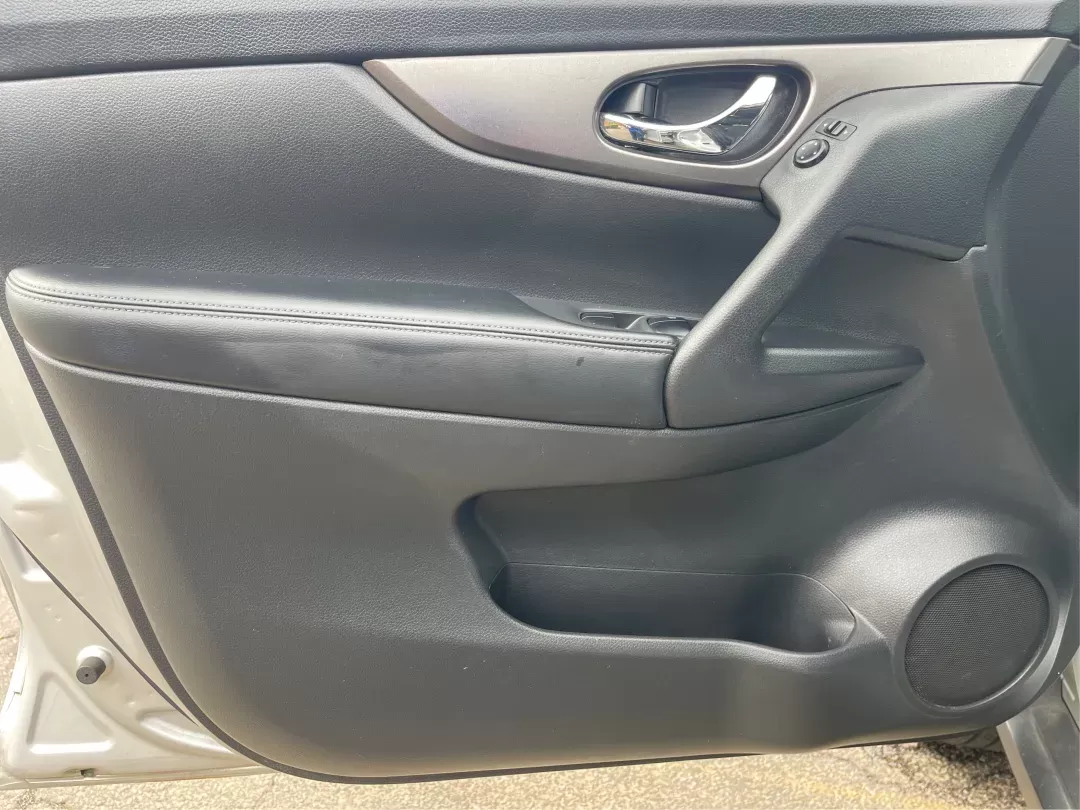 2016 Nissan Rogue SV (KNMAT2MV9GP) with an 2.5L I-4 DOHC engine, located at 1184 Kauffman Ave, Fairborn, OH, 45324, (937) 908-9800, 39.807072, -84.030914 - 2016 Nissan Rogue SV - Photo#18