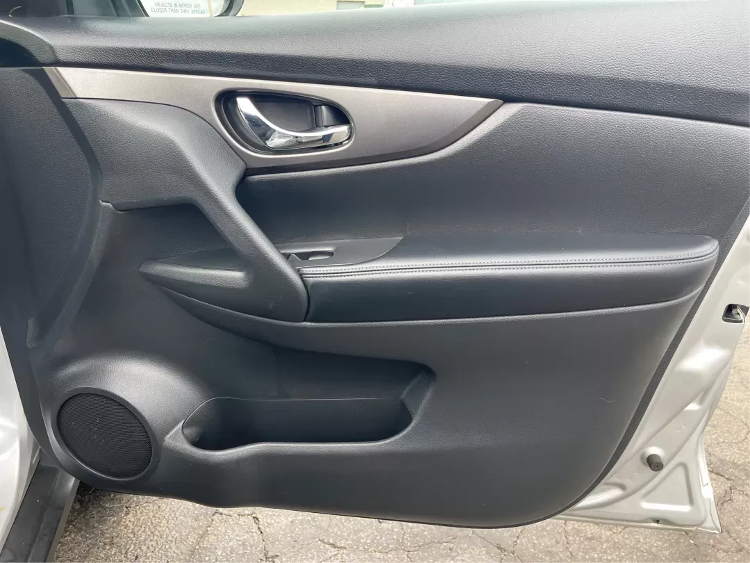2016 Nissan Rogue SV (KNMAT2MV9GP) with an 2.5L I-4 DOHC engine, located at 1184 Kauffman Ave, Fairborn, OH, 45324, (937) 908-9800, 39.807072, -84.030914 - 2016 Nissan Rogue SV - Photo#19