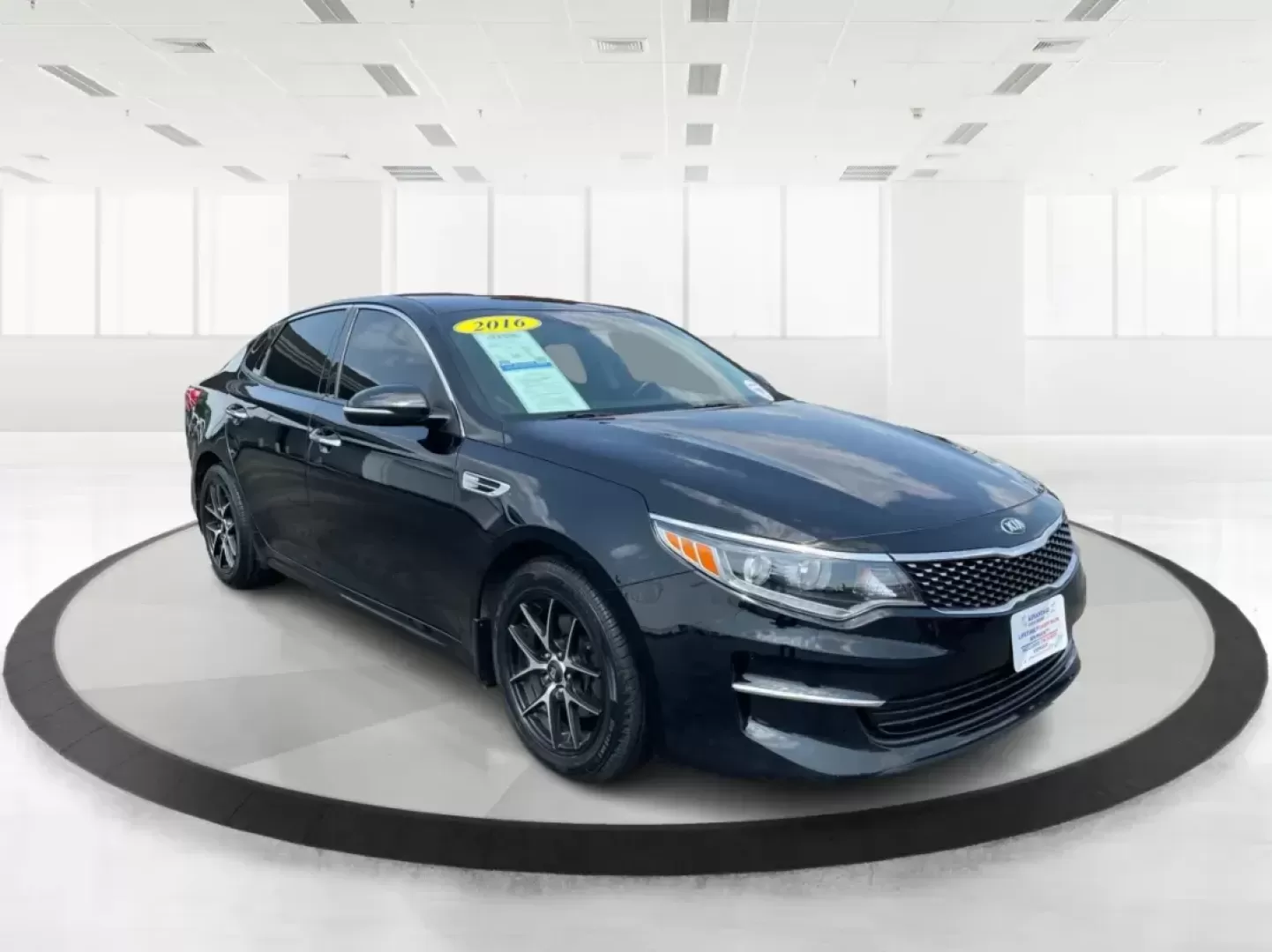 2016 Kia Optima EX (5XXGU4L35GG) with an Theta II 2.4L I-4 gasoline direct injection engine, located at 1230 East Main St, Xenia, OH, 45385, (937) 908-9800, 39.688026, -83.910172 - Photo#0