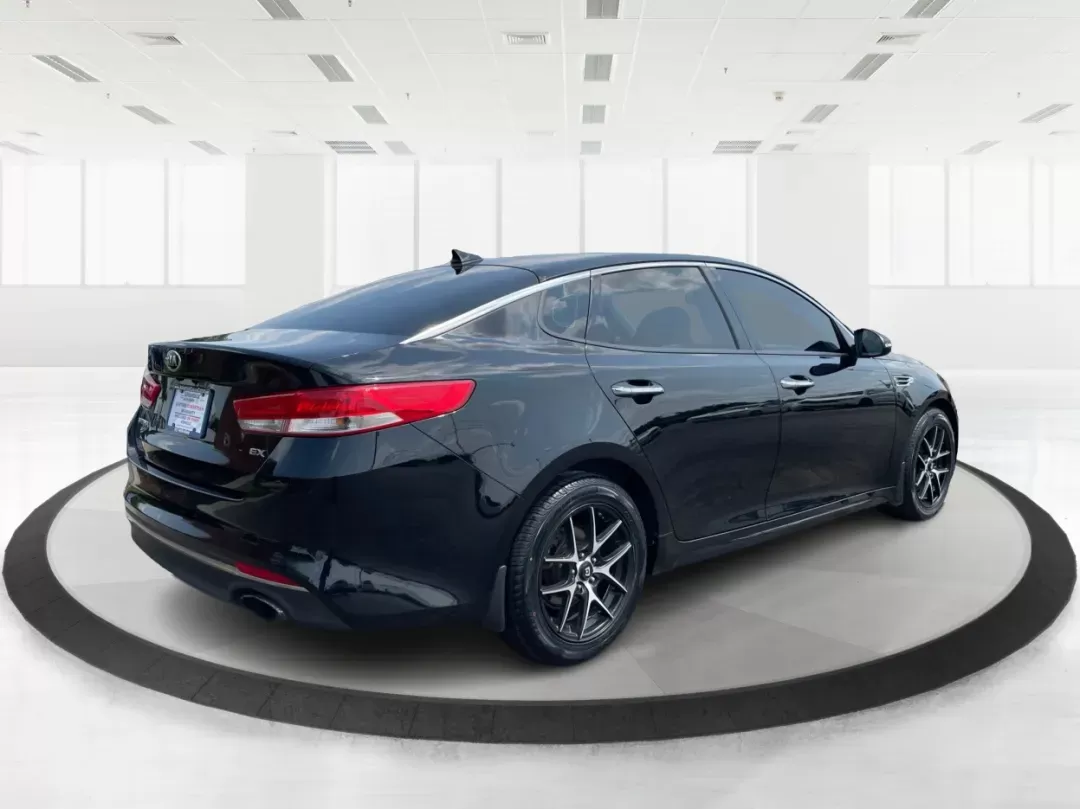 2016 Kia Optima EX (5XXGU4L35GG) with an Theta II 2.4L I-4 gasoline direct injection engine, located at 1230 East Main St, Xenia, OH, 45385, (937) 908-9800, 39.688026, -83.910172 - Photo#2